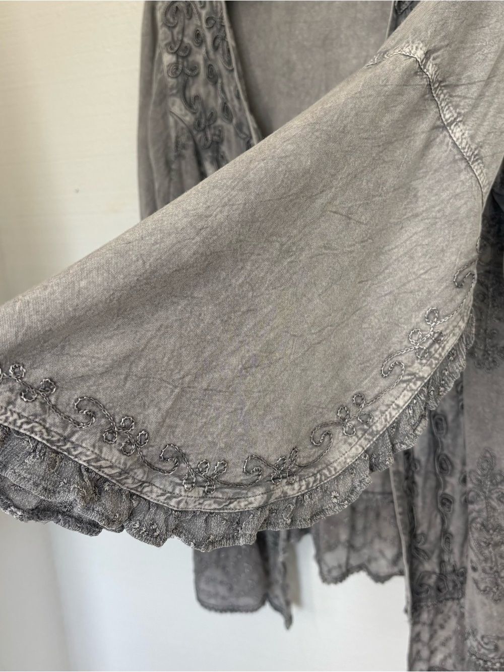 Studio West Apparel Grey Embroidered Open Front Cardigan Bell Sleeve Boho - Picture 3 of 8